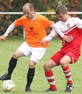 Spitzenreiter verliert, Trainer fliegt