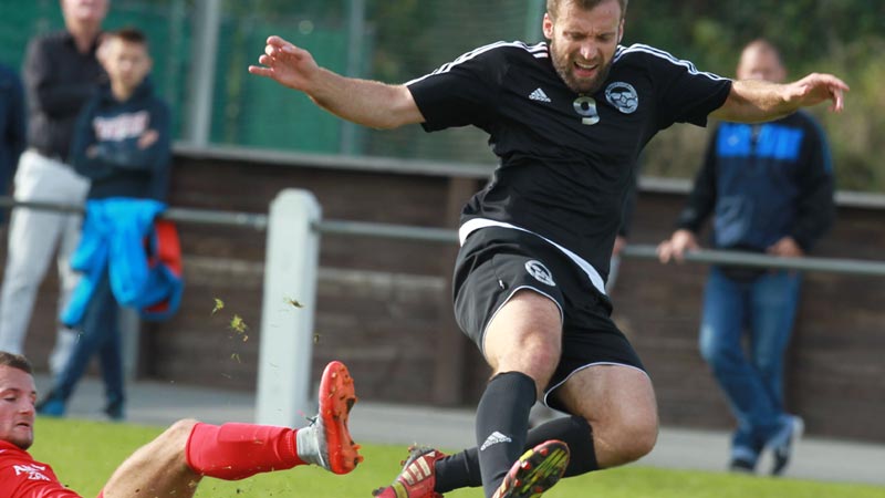 Fehler, Platzverweis, Elfmeter-Gegentor