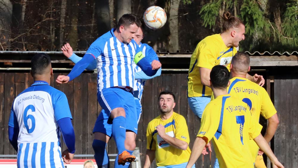 Remis im Topspiel / Schnitzer kurz vor Schluss knapp vorbei