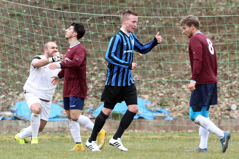 Germania heimlicher Tabellenführer / Münster siegt