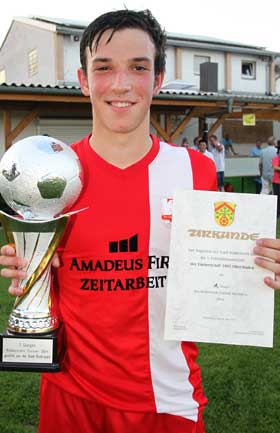 Drei-Tore-Pilo hält TS an der Spitze