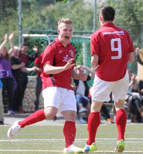 Pilo trifft im Topspiel in der 93. Minute